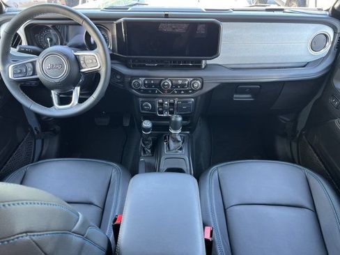 Certified 2025 Jeep Wrangler Unlimited Sahara w/ Safety Group AWD/4WD image 18