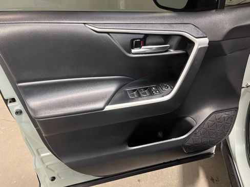 Used 2021 Toyota RAV4 XLE image 20