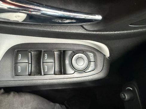 Used 2019 Chevrolet Equinox LT w/ Driver Convenience Package FWD image 29
