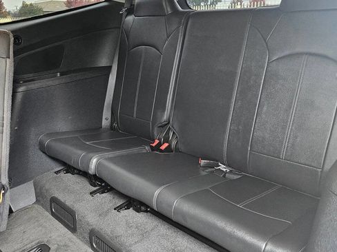 Used 2017 Chevrolet Traverse LT image 20