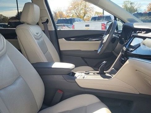 Used 2022 Cadillac XT6 Premium Luxury w/ Technology Package image 35