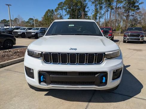 New 2025 Jeep Grand Cherokee Overland w/ Trailer Tow Package AWD/4WD image 9