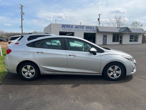 Used 2017 Chevrolet Cruze LS FWD image 7