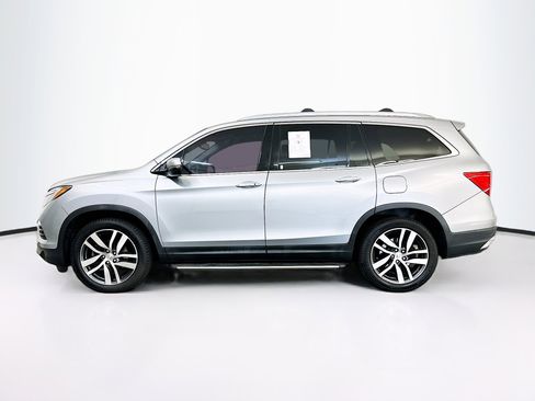Used 2017 Honda Pilot Touring image 4