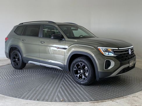 Used 2024 Volkswagen Atlas Peak Edition SEL image 7