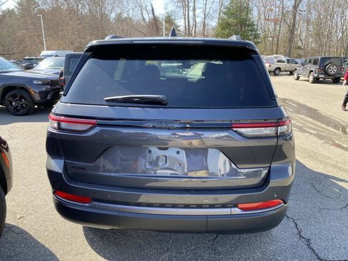 New 2026 Jeep Grand Cherokee Altitude image 4