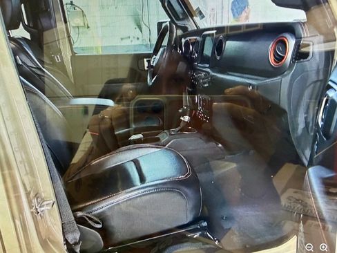 Used 2022 Jeep Gladiator Mojave w/ LED Lighting Group AWD/4WD image 9