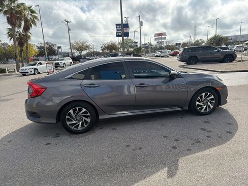 Used 2018 Honda Civic EX image 4