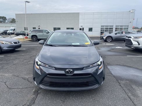 Used 2026 Toyota Corolla LE image 2