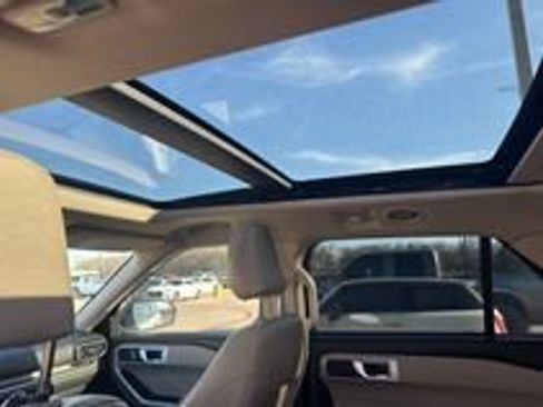 Used 2022 Ford Explorer XLT w/ Equipment Group 202A image 14