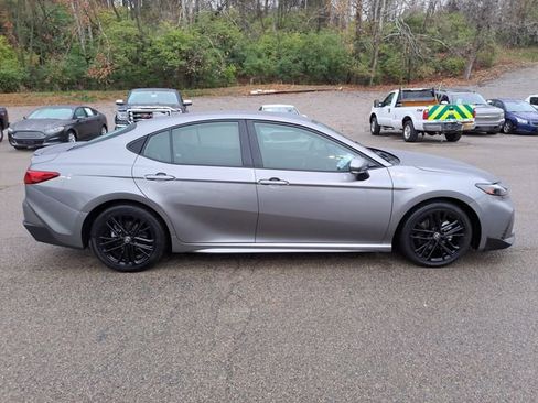 Used 2025 Toyota Camry SE image 6