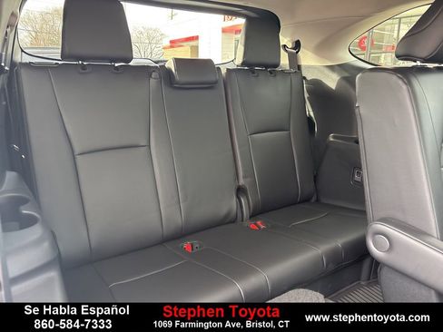 Used 2024 Toyota Highlander XLE image 31