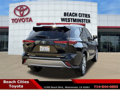 Used 2023 Toyota Highlander Platinum image 11