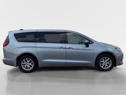 Used 2021 Chrysler Voyager LX w/ Cold Weather Group FWD image 6