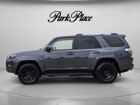 Used 2022 Toyota 4Runner SR5 Premium w/ Moonroof Package AWD/4WD image 2