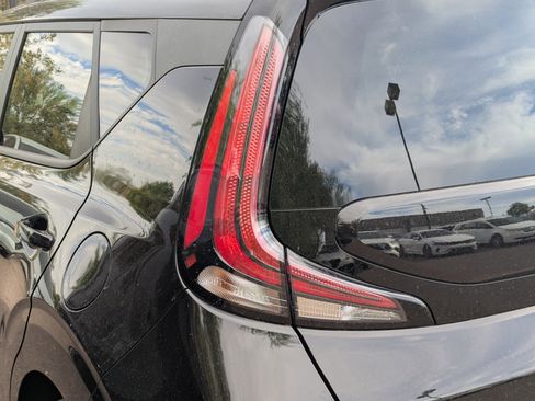 Certified 2025 Kia Soul LX w/ LX Technology Package image 12