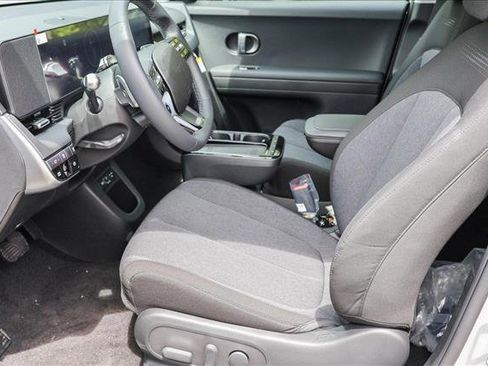 New 2025 Hyundai Ioniq 5 SE image 11