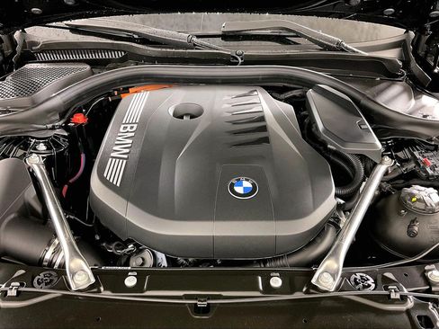 New 2027 BMW 550e xDrive w/ Premium Package AWD/4WD image 19