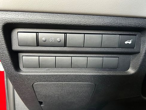 New 2025 Mitsubishi Outlander SE image 31