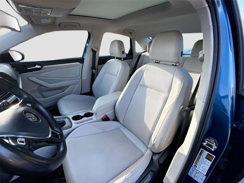 Used 2019 Volkswagen Jetta SE w/ Cold Weather Package image 19