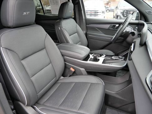 Used 2025 Buick Enclave Sport Touring image 15