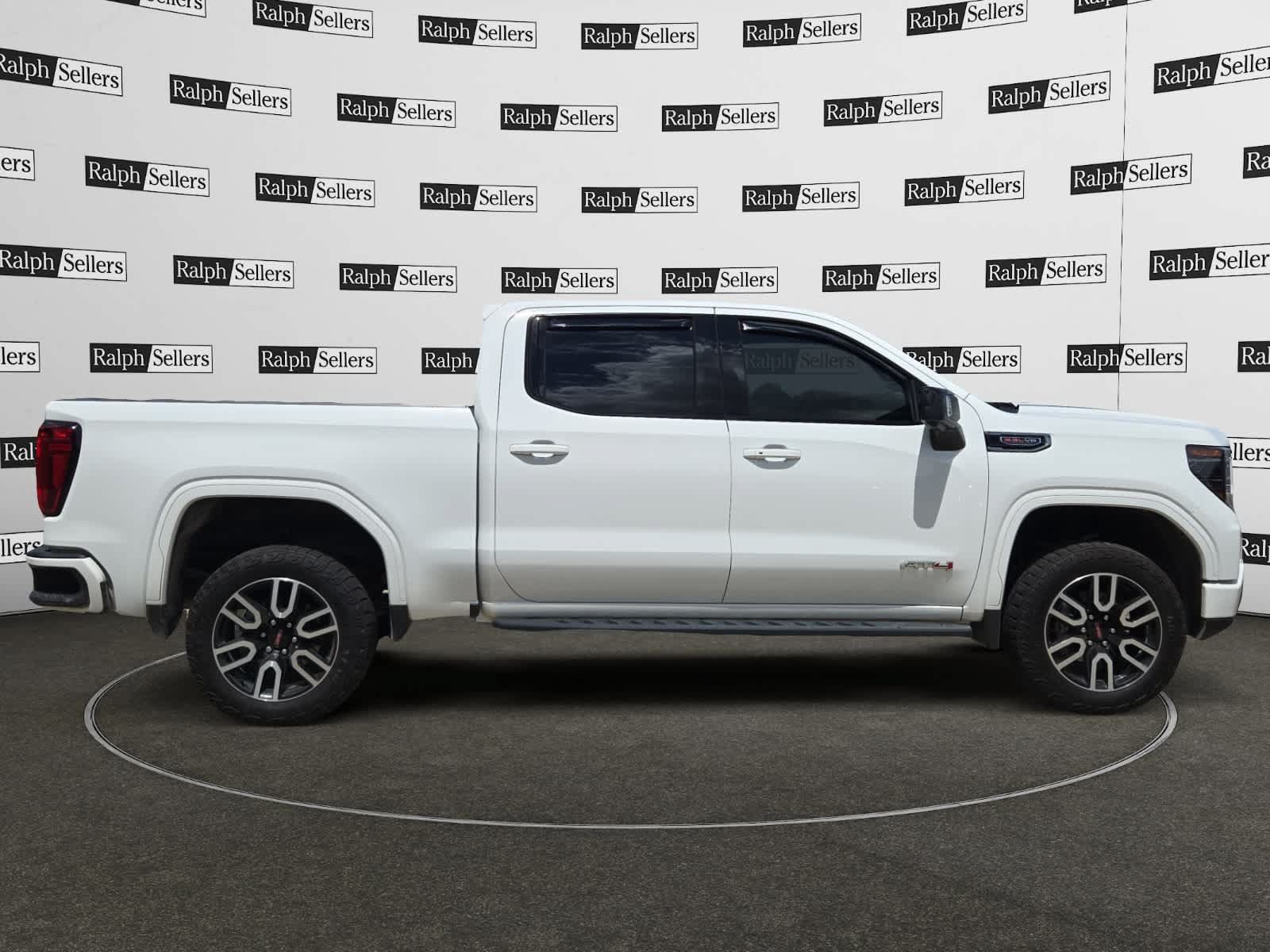 Used 2025 GMC Sierra 1500 AT4 w/ AT4 Premium Package AWD/4WD image 6