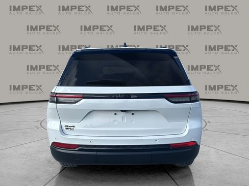 Used 2023 Jeep Grand Cherokee Altitude image 4