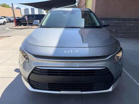 Used 2025 Kia Niro LX FWD image 10