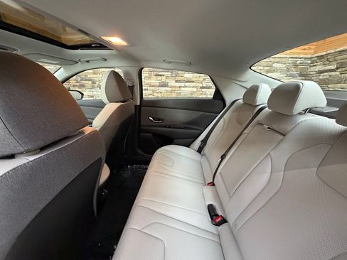 Used 2025 Hyundai Elantra Limited FWD image 29