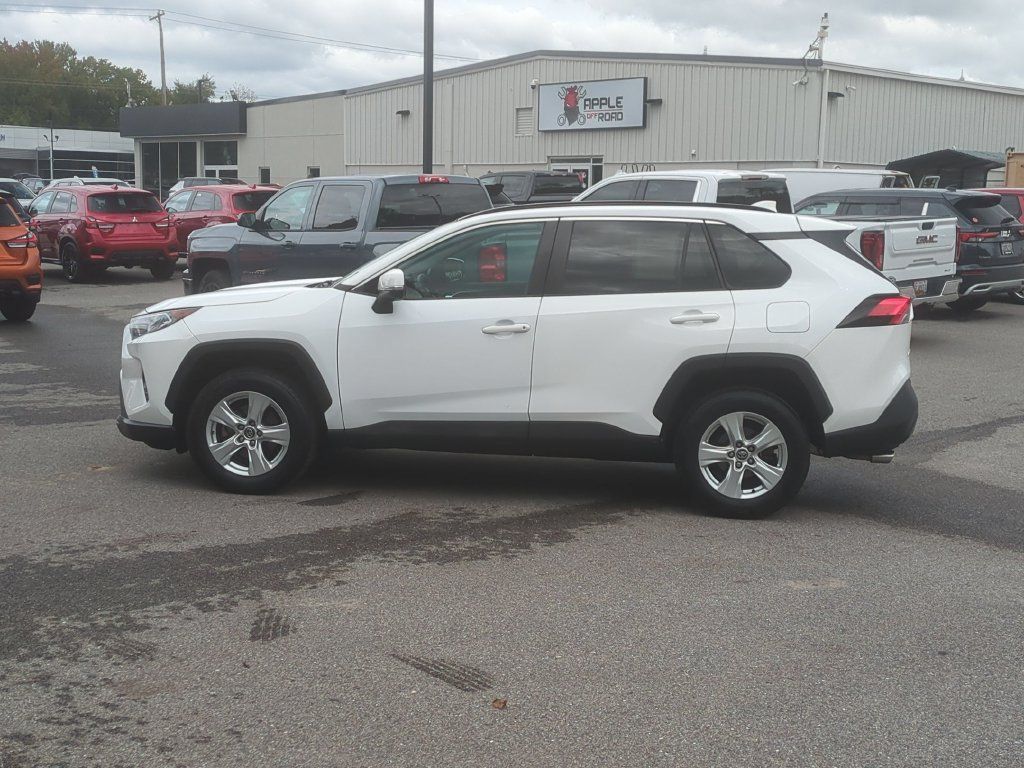 Used 2020 Toyota RAV4 XLE FWD image 8