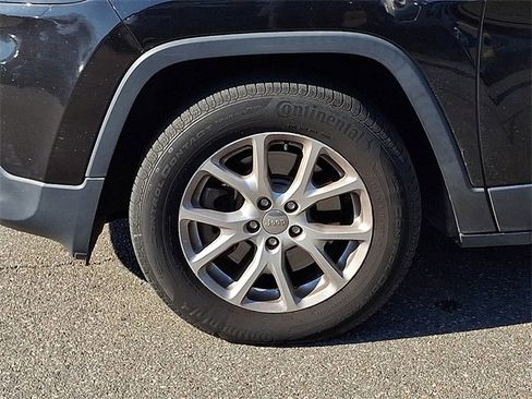 Used 2015 Jeep Cherokee Latitude w/ Cold Weather Group image 27