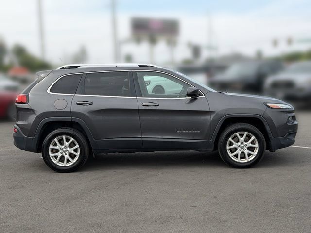 Used 2015 Jeep Cherokee Latitude AWD/4WD image 9