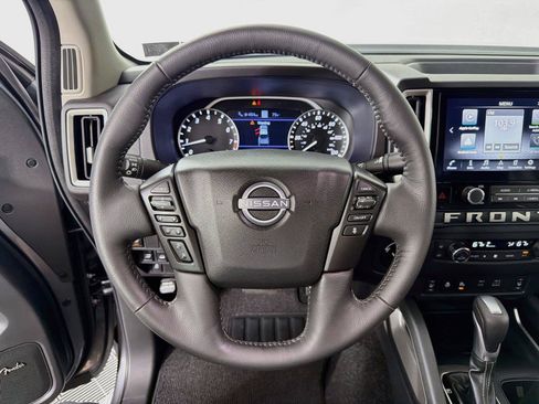 Used 2025 Nissan Frontier SL AWD/4WD image 3