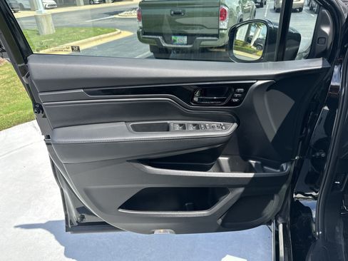 Used 2025 Honda Odyssey Elite image 14
