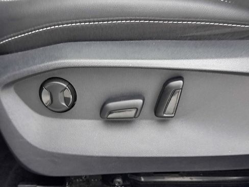 Used 2023 Volkswagen Taos SE w/ Panoramic Sunroof Package AWD/4WD image 27