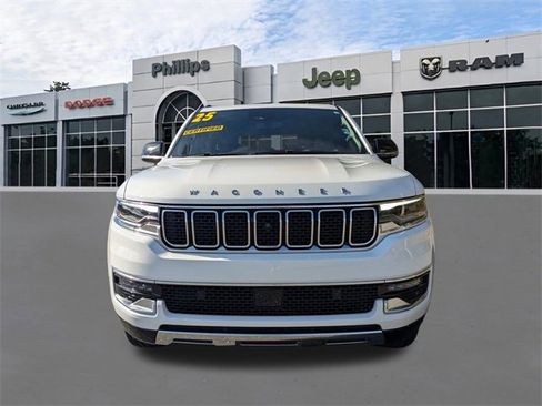 Certified 2025 Jeep Wagoneer Series III w/ Premium Group I image 8