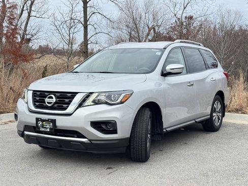 Used 2020 Nissan Pathfinder S image 3