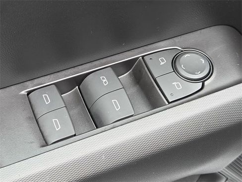 Used 2024 Chevrolet Colorado LT w/ LT Convenience Package image 13