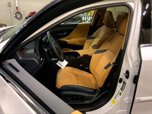 New 2025 Lexus ES 350 w/ Premium Package image 9