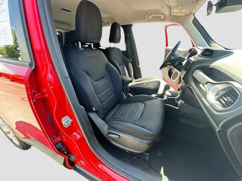 Used 2018 Jeep Renegade Latitude AWD/4WD image 28