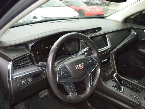 Used 2018 Cadillac XT5 Luxury w/ Driver Awareness Package AWD/4WD image 16