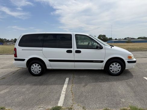 Used 2004 Chevrolet Venture Extended FWD image 3