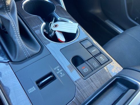 Used 2023 Toyota Highlander Limited image 18