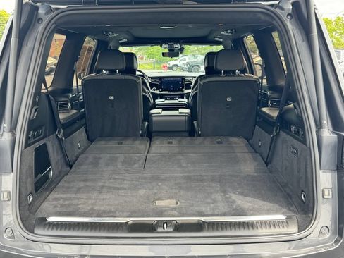 Used 2022 Jeep Grand Wagoneer Series II AWD/4WD image 19