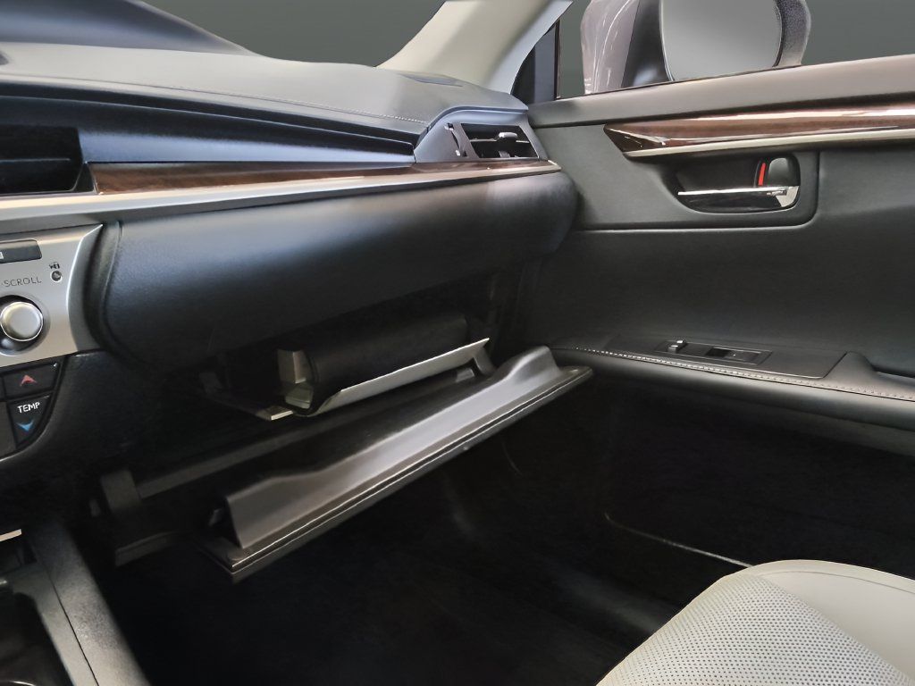 Used 2014 Lexus ES 350 w/ Luxury Package FWD image 21
