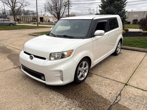 Used 2014 Scion xB image 3
