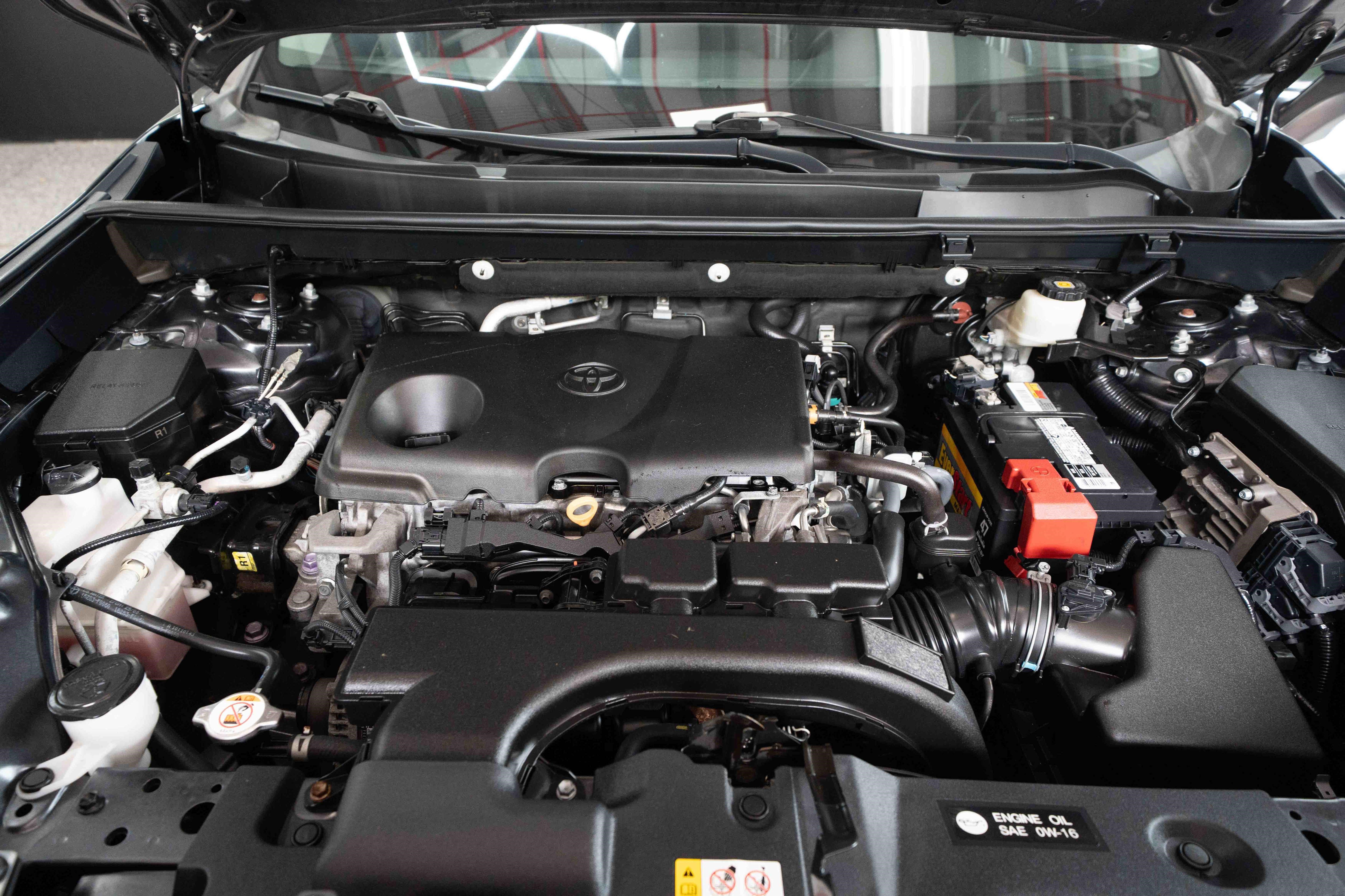 Used 2021 Toyota RAV4 XLE Premium AWD/4WD image 32
