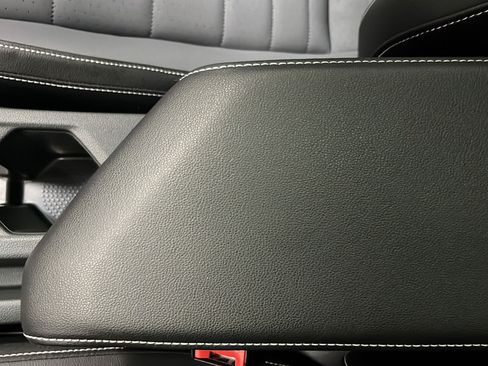 Used 2025 Volkswagen Jetta SE w/ Sunroof Package FWD image 20