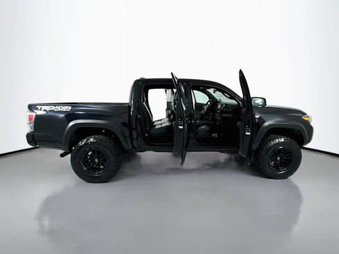 Used 2020 Toyota Tacoma TRD Off-Road w/ TRD Premium Off Road Package AWD/4WD image 28