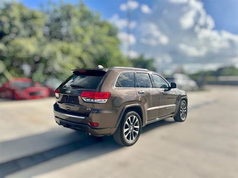 Used 2018 Jeep Grand Cherokee Overland AWD/4WD image 9